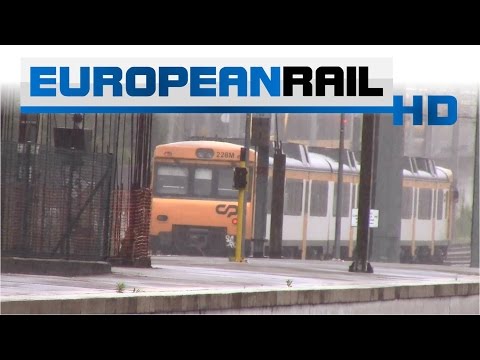 Comboios de Portugal Inter Regional 592.2 DMU 592-214 calls at Porto Campanhã