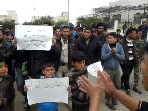 مظاهرة في قرية زيزون في ريف حماة في جمعة "أربع سنين ومستمرين" تندد بجبهة النصرة وتطالب بإطلاق سراح عبد الله قنطار