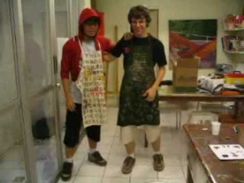 Japa e Gringo dançando Yatta