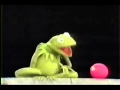 Sesame Street Kermit Demonstrates The Word ROUND