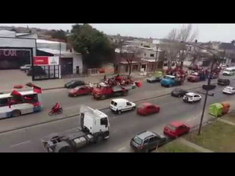 "CARAVANA LEPROSA LLENDO AL COLOSO! LA GLORIOSA BANDA DEL ROJINEGRO" Barra: La Hinchada Más Popular • Club: Newell's Old Boys