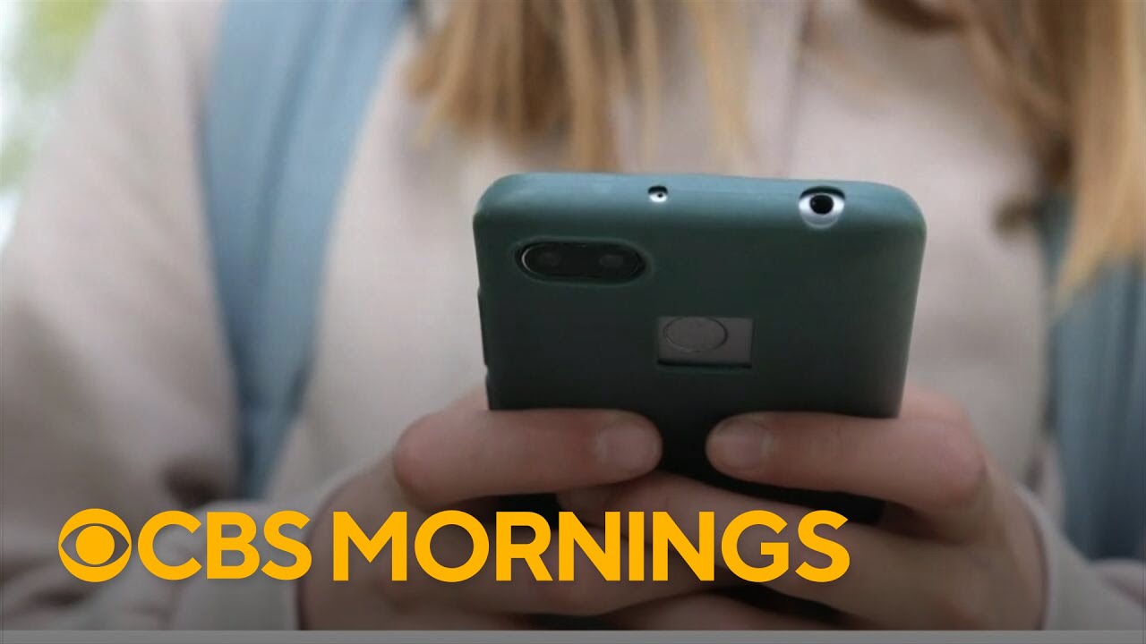 Couple starts movement asking parents to give kids a smartphone-free childhood