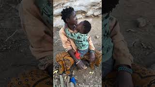 Download lagu Unconditional Love: Baby Kissing Mom in Nature ✨👶 #shortsfeed #amazing #babykiss #momcare mp3