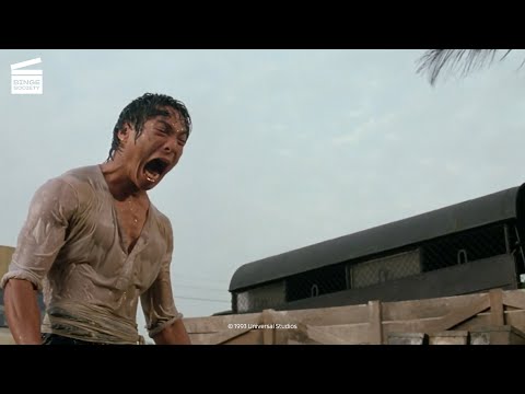 Dragon, l'histoire de Bruce Lee : Confrontation à l'usine de glaçons