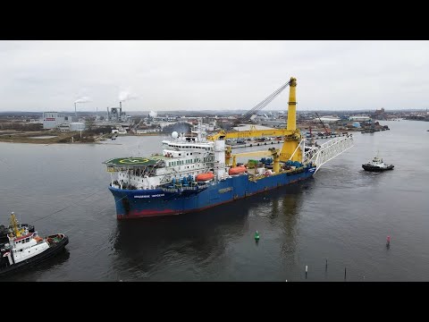 Nord-Stream-Verlegeschiff "Akademik Tscherski" verlässt den Wismarer Hafen