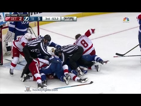 Justin Abdelkader vs Mike Blunden