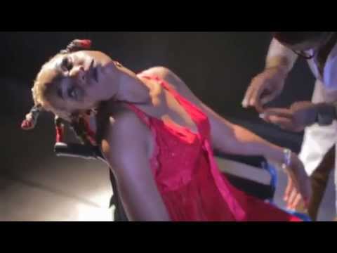 Konshens Ft. Darrio - Gyal Sidung [Official Music Video HD]