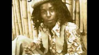 Hugh Mundell - Can't Pop No Style