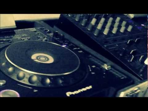 Chicane Saltwater & Hot N Dirty You & me (MarcSmith & SzType LIVE MASH UP 2011) klip.wmv