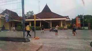 Download lagu Bola Voly Campuran di Lapangan Balai Desa Sekaran Lamongan mp3