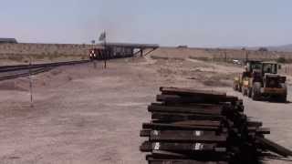 preview picture of video 'BNSF Needles Sub - Container train meetup at Fenner'