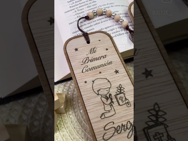 Vídeo relacionado con Wanapix | Marcapáginas de Madera Personalizado con Foto y Texto | Regalo Original Comunión/Bautizo | Marcador de Libros| Personaliza a 1 cara | Madera