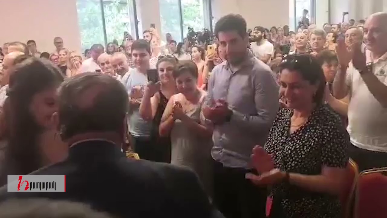 Տեր-Պետրոսյանը կեսից միացավ, նրան դիմավորեցին հոտնկայս