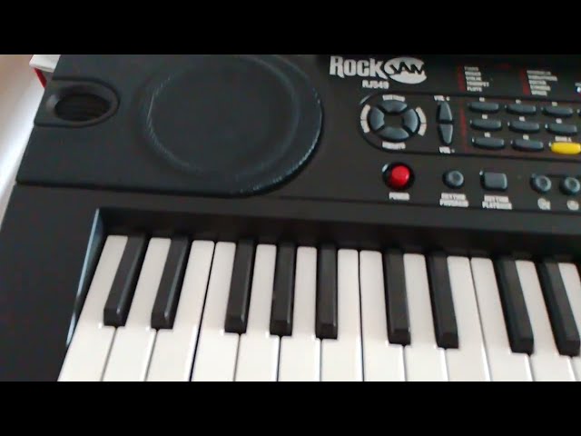 Vídeo relacionado con Piano RockJam con teclado de 49 teclas con fuente de alimentación, atril para partituras, pegatinas para notas de piano y lecciones de piano simple.