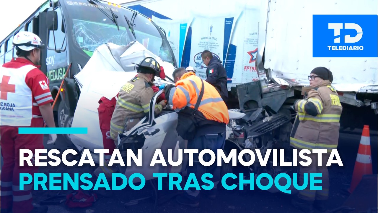 Choque múltiple en el Circuito Exterior Mexiquense deja un conductor prensado; así fue el rescate