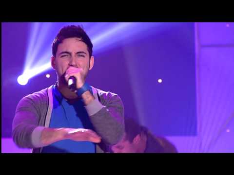 BNK "ME BASTÓ UNA MIRADA"