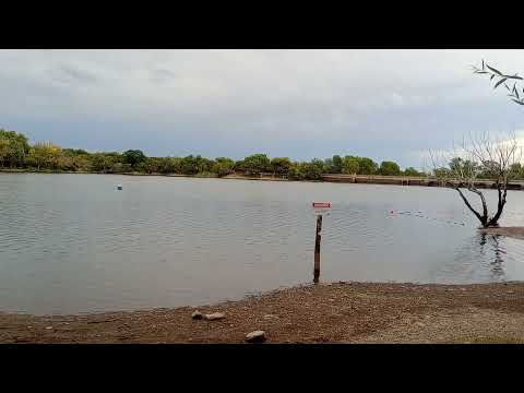 Turistas disfrutando el  Balneario Boca del Río, Las Tapias, Córdoba, Argentina.#lastapias