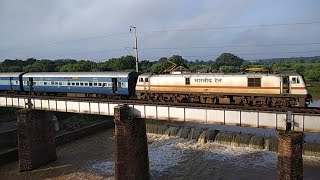 preview picture of video 'offlink wap7 18236 Bilaspur bhopal express near katni Murwara'
