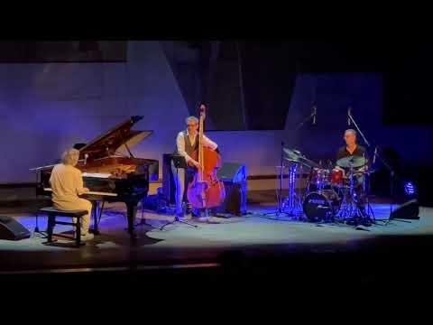 Stefano Bollani, the Danish Trio al Teatro Carlo Felice live.