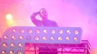 Chase &amp; Status - Count On Me (feat. MOKO) at Reading Festival 2013