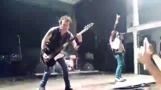 VICTIMA EN BLANCO Y NEGRO