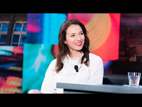 1. Berenika Kohoutová (24. 5. 2022, Malostranská beseda) - 7 pádů HD