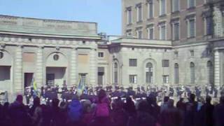 preview picture of video 'Changing of the Guard Stockholm Palace'