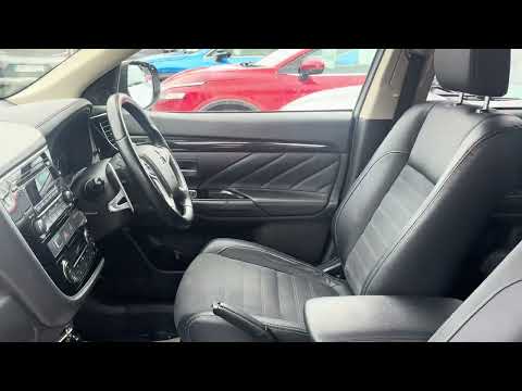 Mitsubishi Outlander 2016 PHEV - Image 2