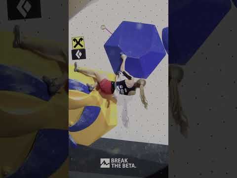 Hannah Meul flashing that boulder ⚡#bouldering #rockclimbing