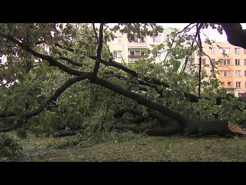 Dolní Benešov - Zásah hasičů při bouřce  www.TelevizeHlucinsko.cz