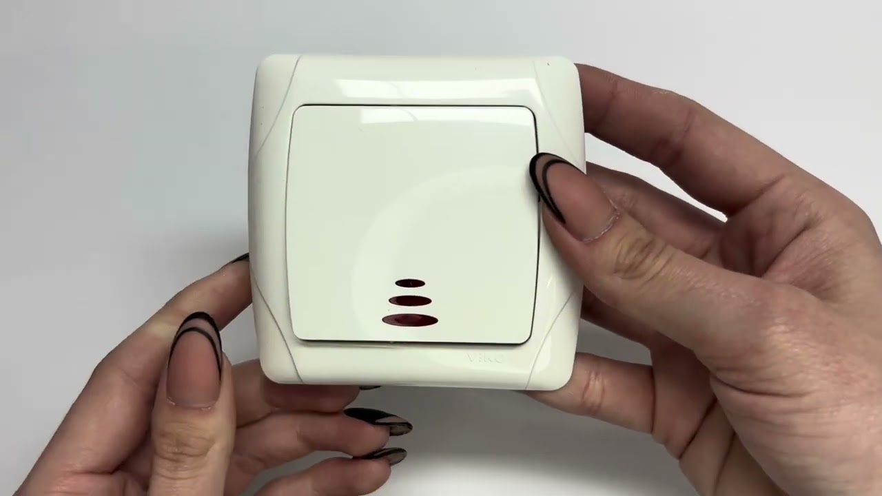 Вимикач одноклавішний з підсвіткою VIKO Carmen білий 90561019