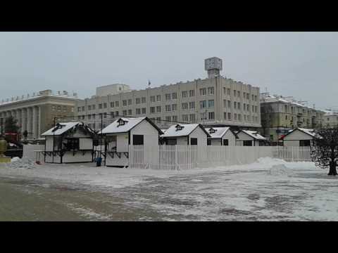 В Белгороде разбирают ёлку на Соборной площади