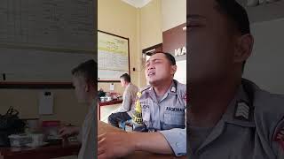 Download lagu Ngakak‼️Nagih Utang Dengan Lagu😂 #polisilucu #humor #comedy #parodi #shorts mp3
