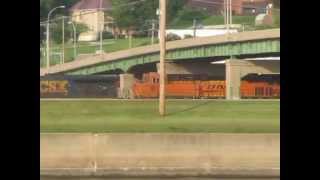 preview picture of video 'Two CSX Engines on BNSF Phosphate Train at Ottumwa, Iowa'