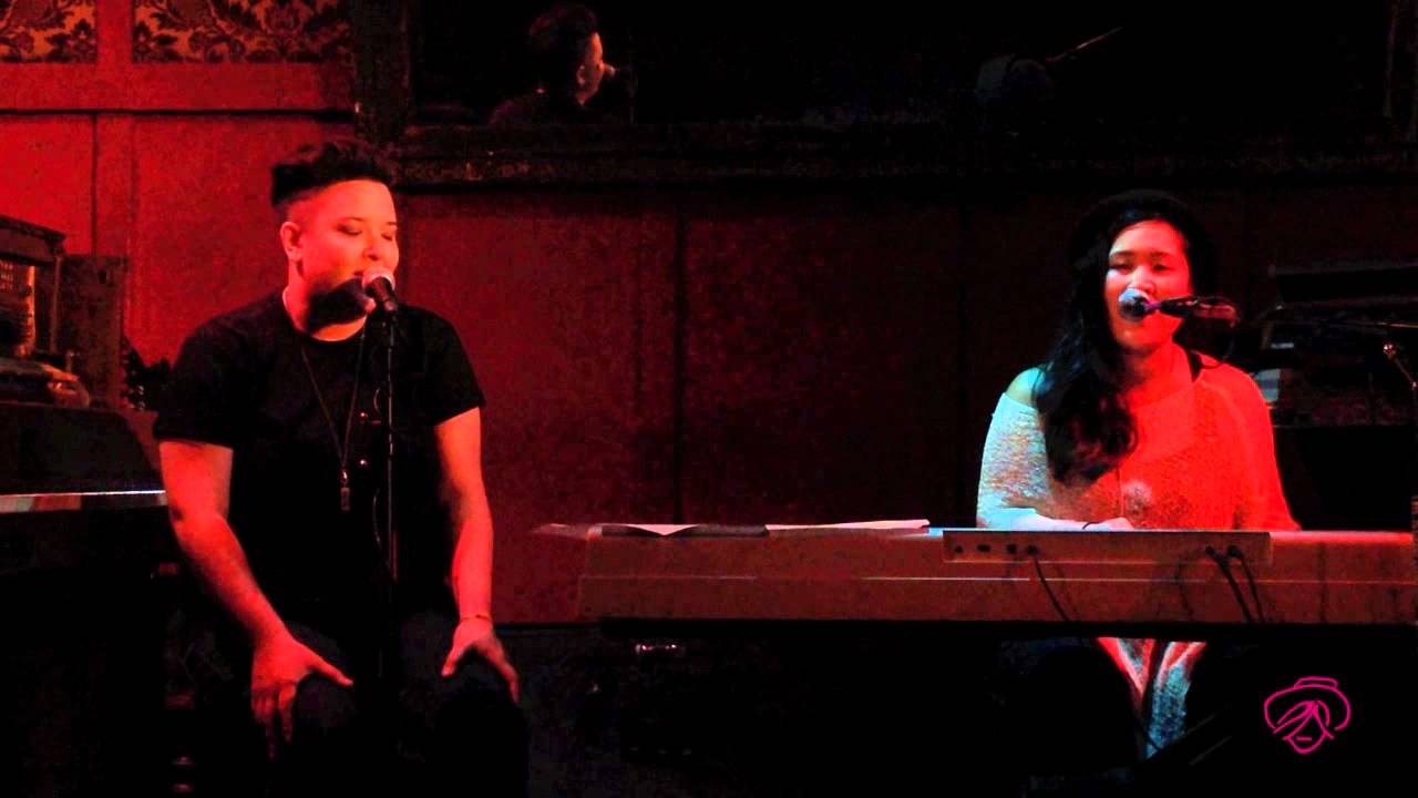 XO - Beyonce (Cover by Erin Okada and Allison Tan - Live at Bar Lubitsch 3/3/14)