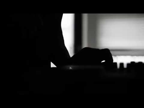 DJ BLAQSTARR Reviews the Pioneer DDJ FLX4: Sleek Design & Compact Features!