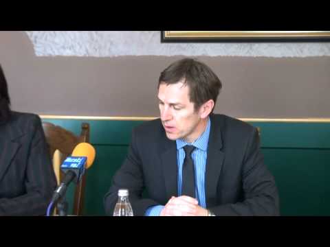 Podpis pogodbe Rekonstrukcija dela lokalne ceste LC 223220 Stročja vas - Podgradje