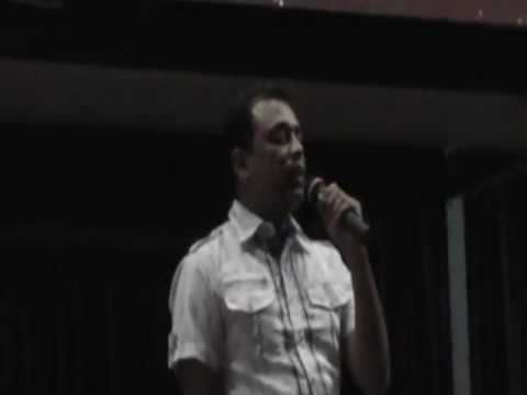 Voorzitter minder validen St. Wan Okasi aan het woord