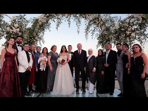 أوزيل يتزوج من ملكة جمال تركيا.. وإردوغان وعقيلته يشهدان على عقد القران…