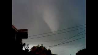 preview picture of video 'Nacimiento del tornado que golpeó a Sabanalarga (Atlántico)'