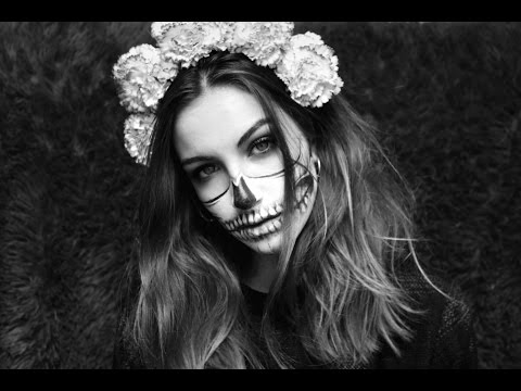 1. HALF SKULL – Halloween makeup || Paulabrookie