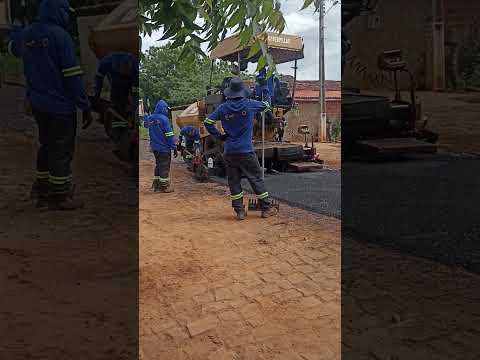 o asfalto aqui tá indo a todo vapor cidade morro cabeça no tempo sul do Piauí Brasil 🇧🇷