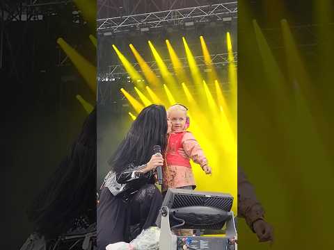 Lexxi Fan Cut and Tuuli :