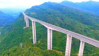 中国のとある風景 ｜アジア初の高台橋梁、四川省の雅西高速道路