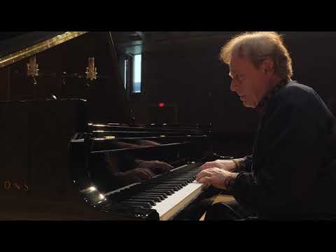 "Melody" by Myroslav Skoryk // Arthur Greene, piano
