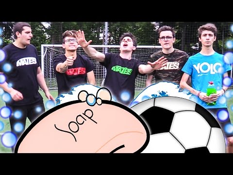 SLIP AND SLIDE FOOTBALL CHALLENGE! MATES & FAVIJ [CALCIO SAPONATO]