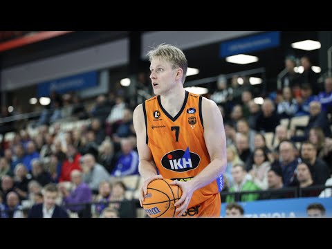 Daniel Dolenc säkittää 17 pistettä Kataja Basketia vastaan