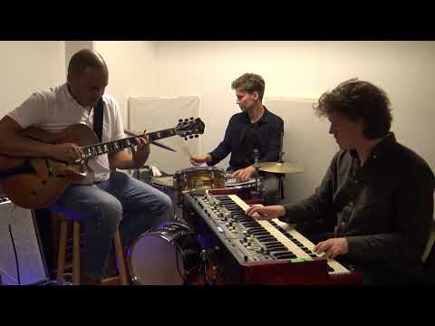 Johan Leijonhufvud Trio "You Stepped Out Of A Dream" (Nacio Herb Brown)