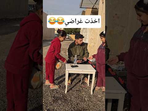 موقف غريب صارلي واني كاعد على الطاولة 😳 #shorts #اكسبلور