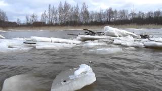 preview picture of video 'Jäidenlähtö joella / Ice is on it's ways / Pori, 29.3.2012'